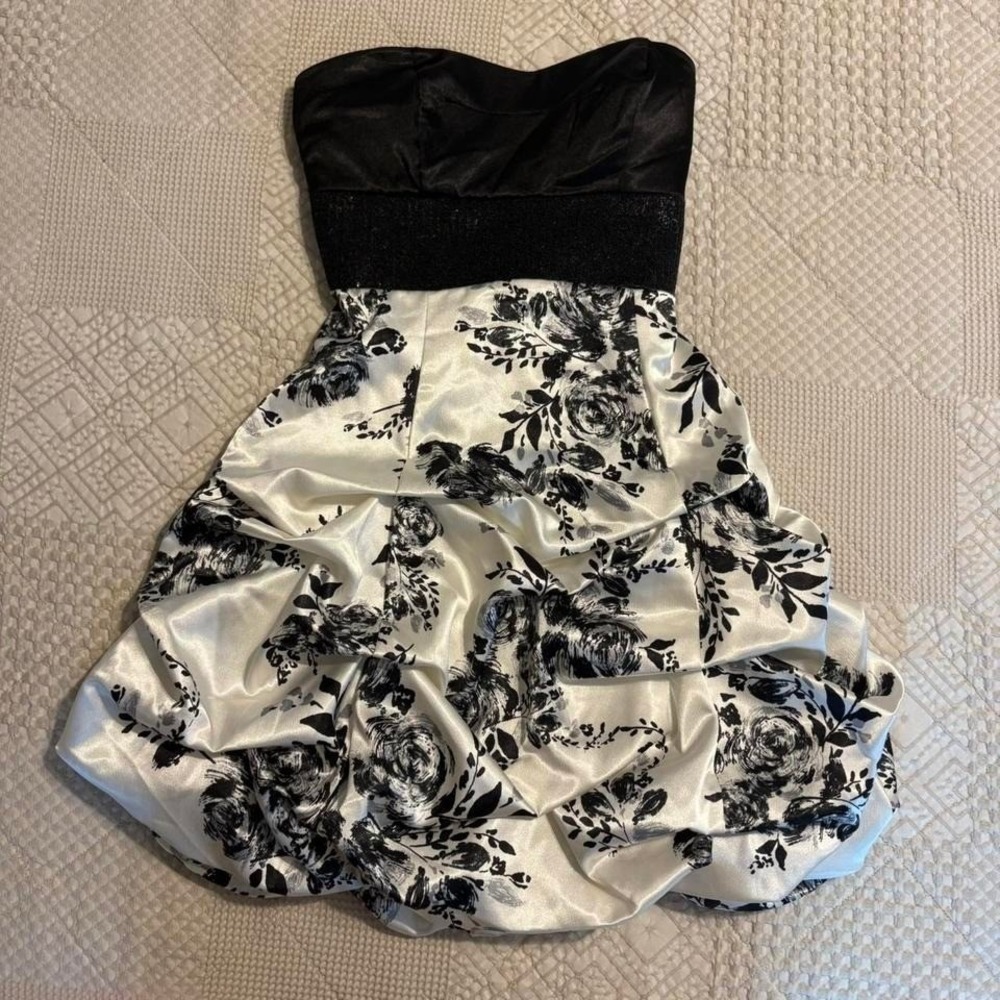 Y2K Ruby Rox Black & white floral ruffle bubble dress